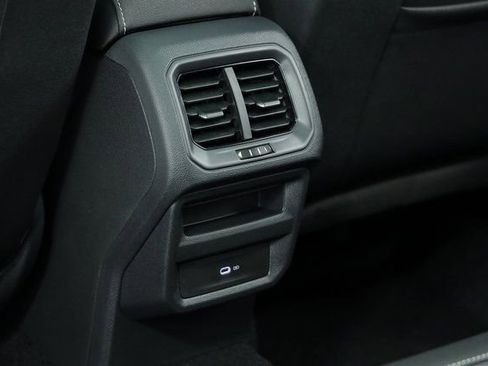 New 2025 Volkswagen Taos SE image 34