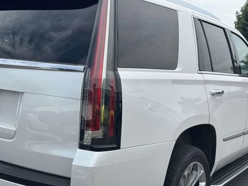 Used 2020 Cadillac Escalade Luxury AWD/4WD image 12