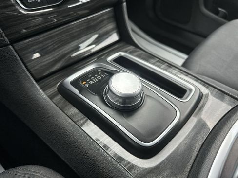 Used 2019 Chrysler 300 Touring w/ Driver Convenience Group image 11