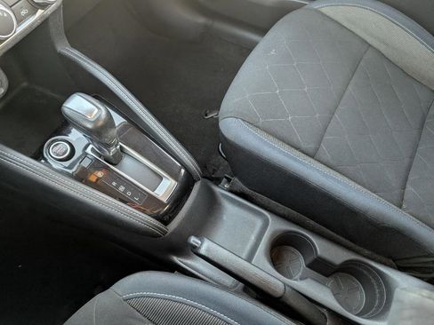 Used 2018 Nissan Kicks S image 21