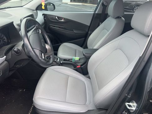 Used 2021 Hyundai Kona Limited w/ Cargo Package FWD image 2