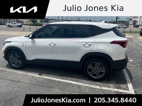 Used 2023 Kia Seltos LX AWD/4WD image 1