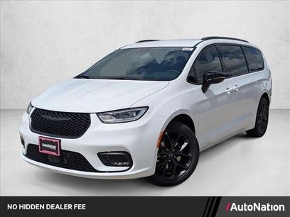 New 2026 Chrysler Pacifica Select w/ S Appearance Package