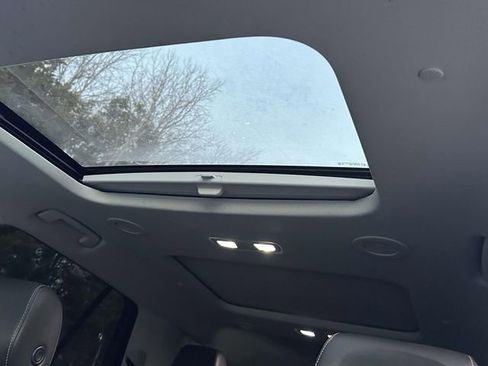 Used 2021 Chevrolet Traverse LT w/ LT Premium Package image 15