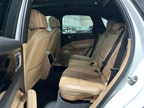 Used 2019 Porsche Cayenne AWD/4WD image 43