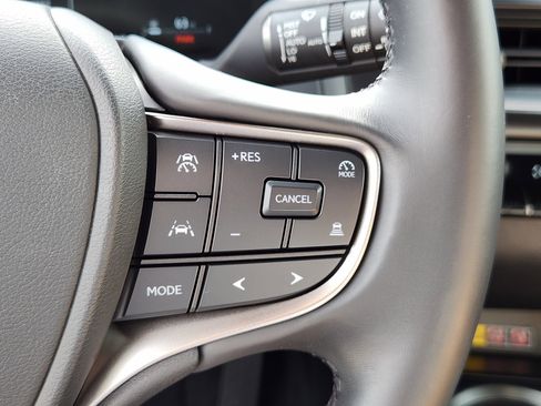 Used 2025 Lexus UX 300h FWD image 38