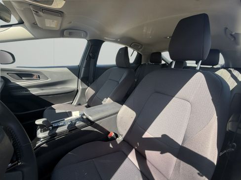 Used 2025 Toyota Prius LE FWD image 10