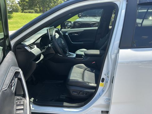 Used 2022 Toyota RAV4 XSE AWD/4WD image 16