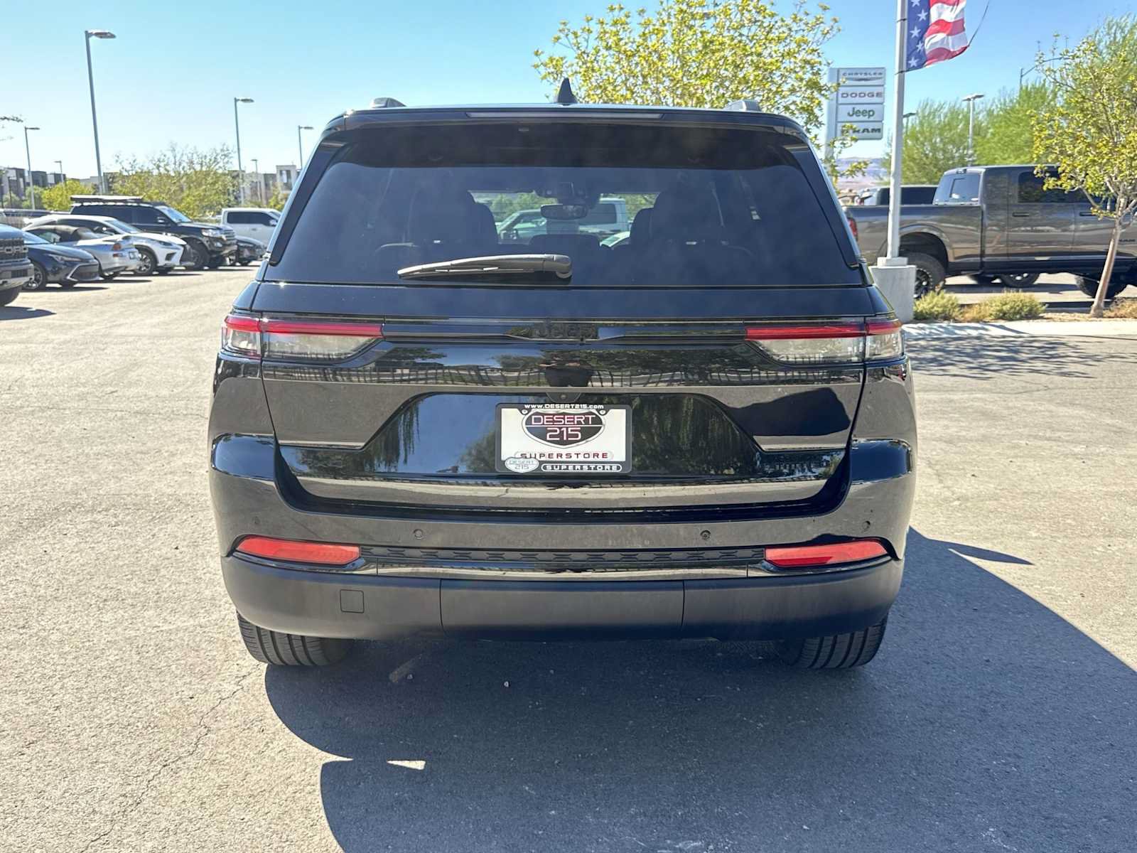 Used 2024 Jeep Grand Cherokee Limited w/ Black Appearance Package AWD/4WD image 7
