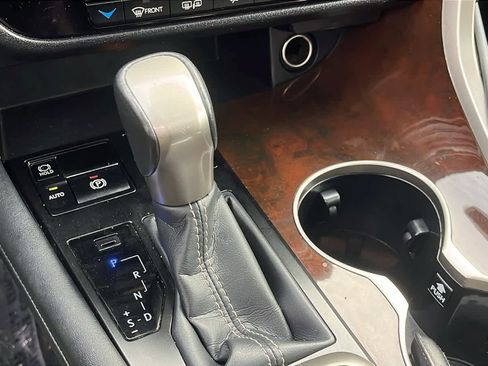 Used 2019 Lexus RX 450h AWD image 17