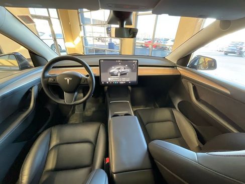 Used 2023 Tesla Model Y Long Range image 8
