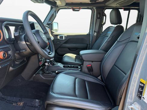 Used 2024 Jeep Wrangler Unlimited Rubicon 4xe AWD/4WD image 10