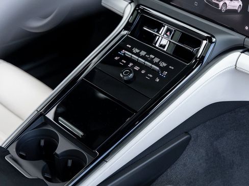 Certified 2025 Porsche Panamera 4 AWD/4WD image 32