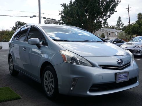 Used 2014 Toyota Prius V Three image 8