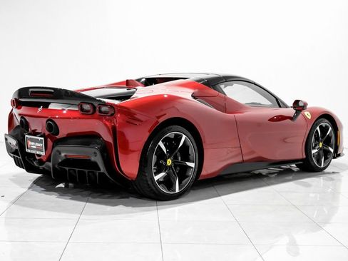 Used 2022 Ferrari SF90 Spider image 4