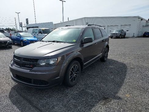Used 2018 Dodge Journey SE w/ Blacktop Package FWD image 8