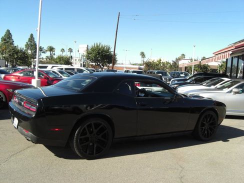 Used 2016 Dodge Challenger SXT image 14