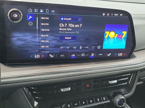 Used 2025 Chevrolet Suburban Z71 AWD/4WD image 16