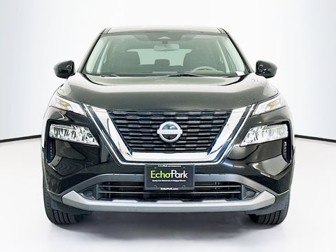 Used 2023 Nissan Rogue SV image 2