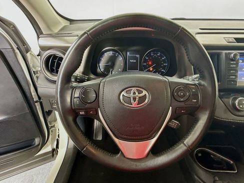 Used 2018 Toyota RAV4 XLE FWD image 12