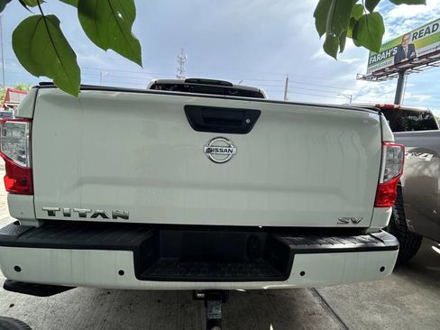 Used 2020 Nissan Titan SV w/ SV Convenience Package image 4