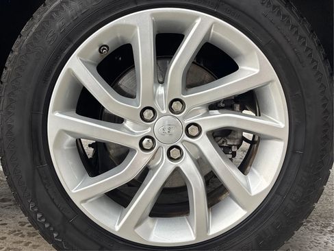 Used 2017 Land Rover Discovery Sport HSE image 32