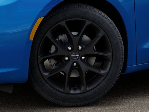 New 2026 Chrysler Pacifica Limited w/ Uconnect Theater Family Group image 9