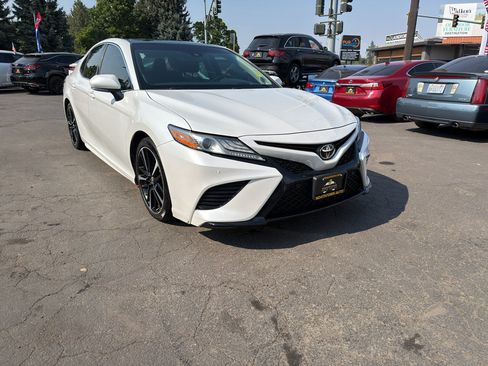 Used 2018 Toyota Camry XSE FWD image 11