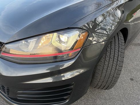 Used 2017 Volkswagen GTI SE image 29
