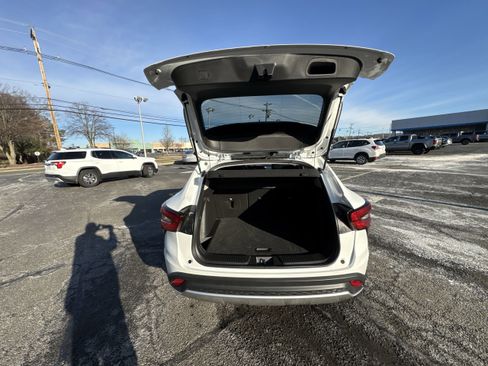 Used 2025 Chevrolet Trax LT image 27