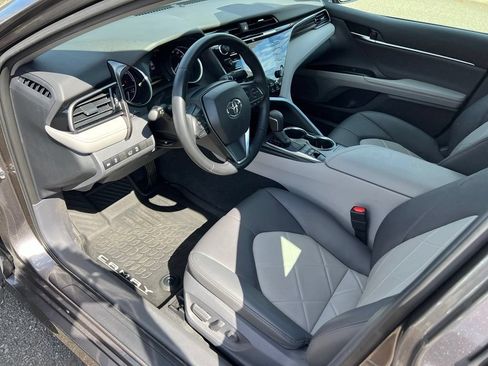 Used 2019 Toyota Camry XLE FWD image 12