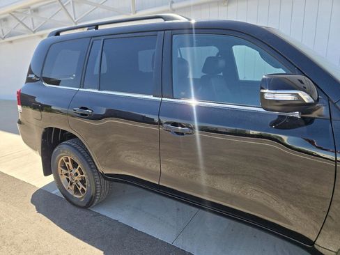 Used 2020 Toyota Land Cruiser Heritage Edition image 25