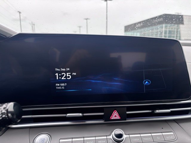 Used 2025 Hyundai Elantra SEL FWD image 23