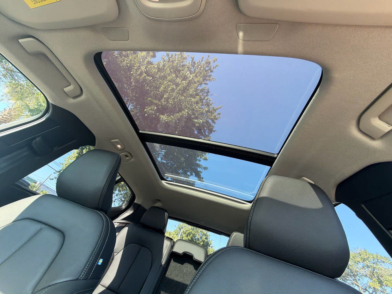 Certified 2025 Volvo XC40 B5 Plus AWD/4WD image 26