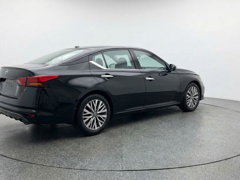 Used 2025 Nissan Altima 2.5 SV image 9