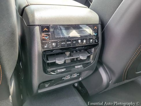 Used 2024 Jeep Grand Cherokee Summit AWD/4WD image 15