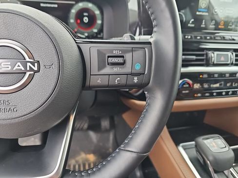 Used 2025 Nissan Pathfinder Platinum FWD image 14