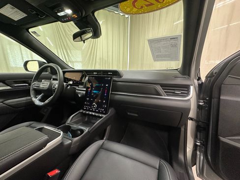 Certified 2025 GMC Terrain Elevation w/ Elevation Premium Package AWD/4WD image 16