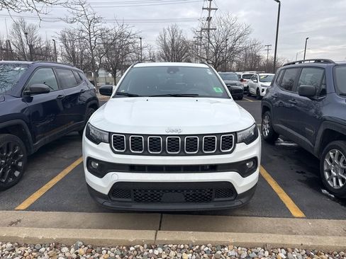 Used 2024 Jeep Compass Latitude w/ Sun and Sound Group image 2
