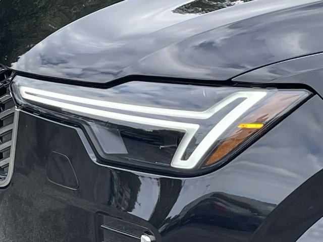 Certified 2025 Volvo XC90 B5 Plus AWD/4WD image 7