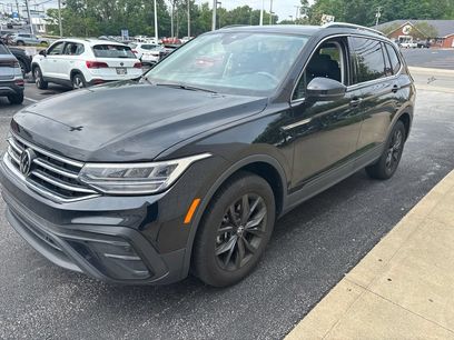 Used 2024 Volkswagen Tiguan SE w/ Panoramic Sunroof Package