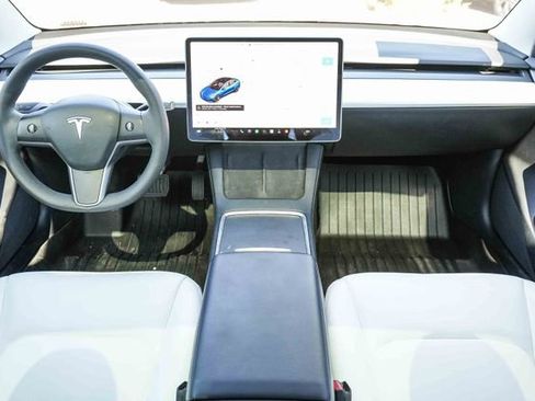 Used 2021 Tesla Model 3 Standard Range Plus image 13