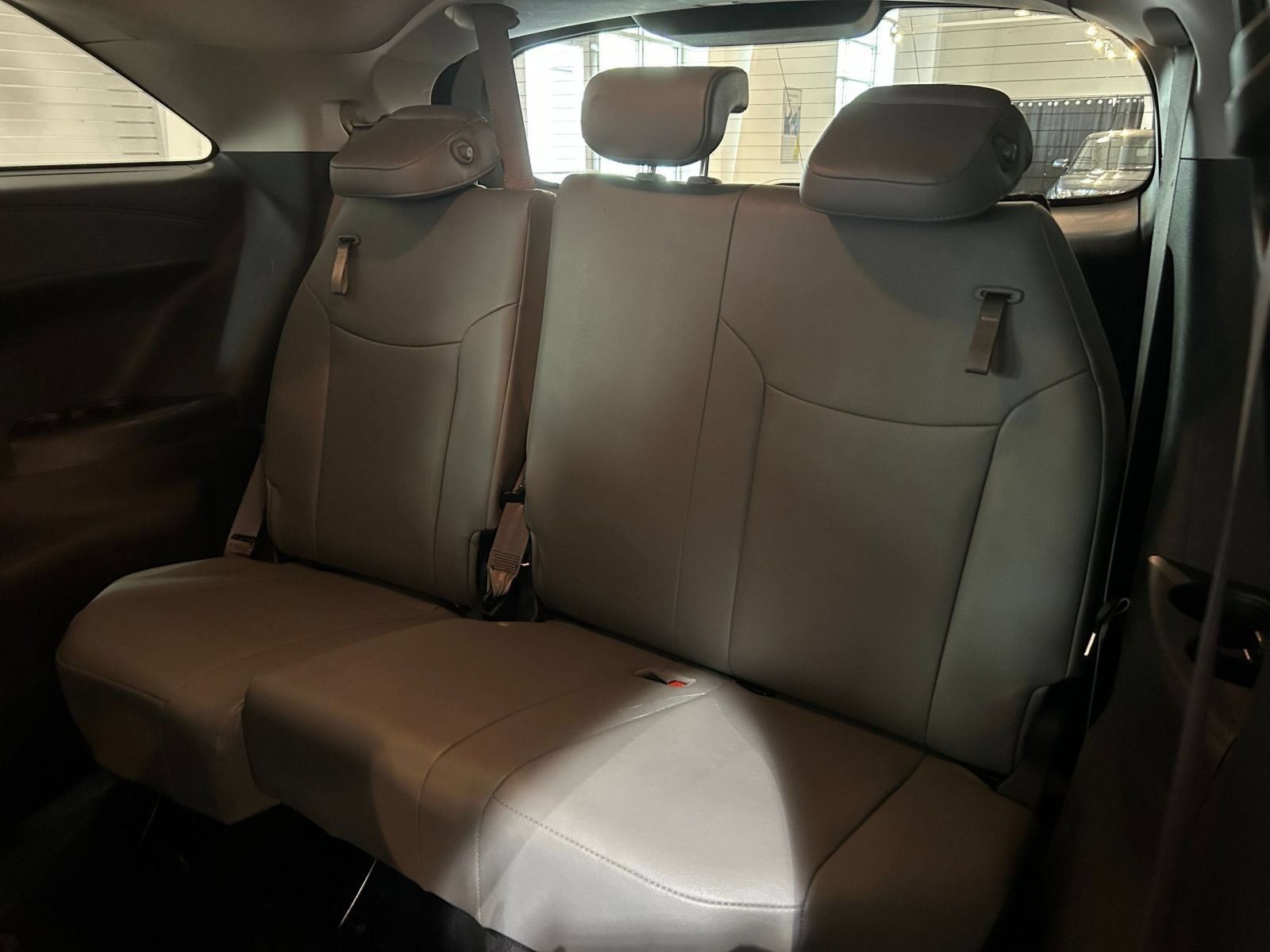 Used 2025 Toyota Sienna XLE FWD image 30