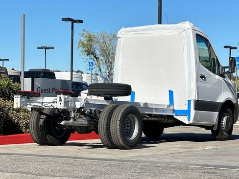 Used 2024 Mercedes-Benz Sprinter 4500 image 6