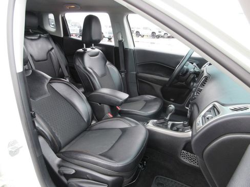 Used 2017 Jeep Compass Latitude w/ Cold Weather Group AWD/4WD image 20