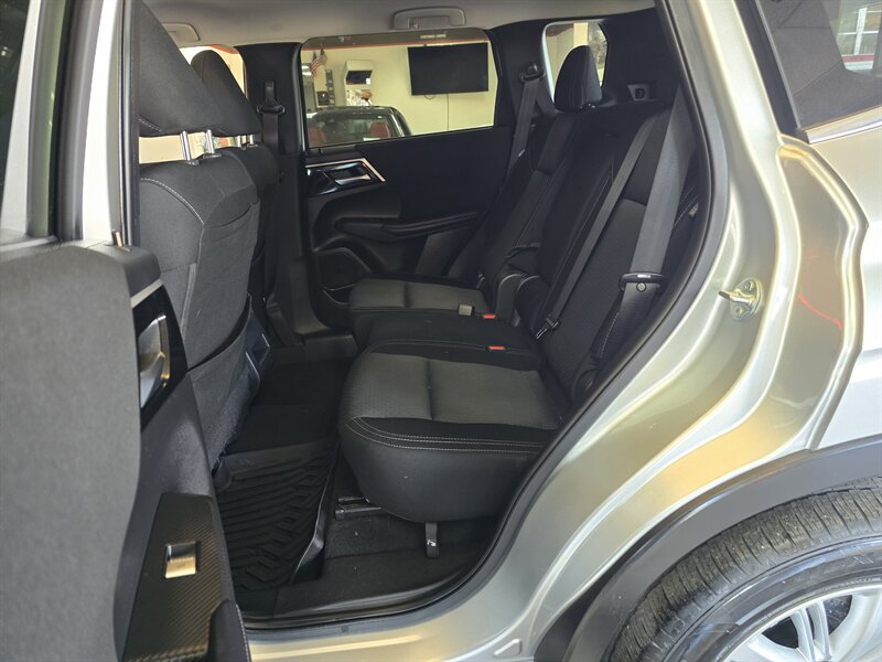 Used 2024 Mitsubishi Outlander ES FWD image 11