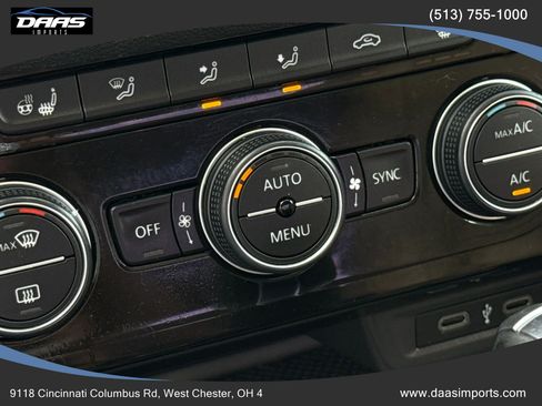 Used 2020 Volkswagen Jetta SE w/ SE Cold Weather Package FWD image 38