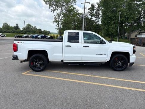 Used 2018 Chevrolet Silverado 1500 LT w/ Redline Edition AWD/4WD image 2