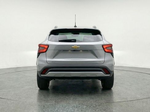 Used 2025 Chevrolet Trax LT w/ LT Convenience Package FWD image 6