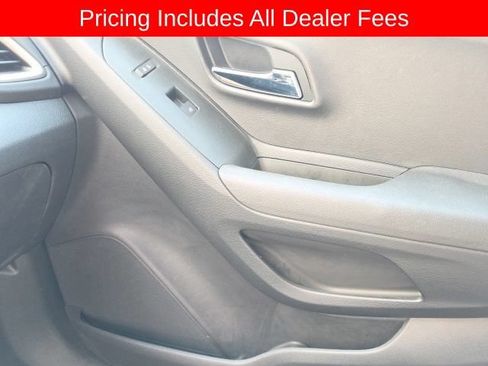 Used 2020 Chevrolet Trax LT w/ LT Convenience Package FWD image 11